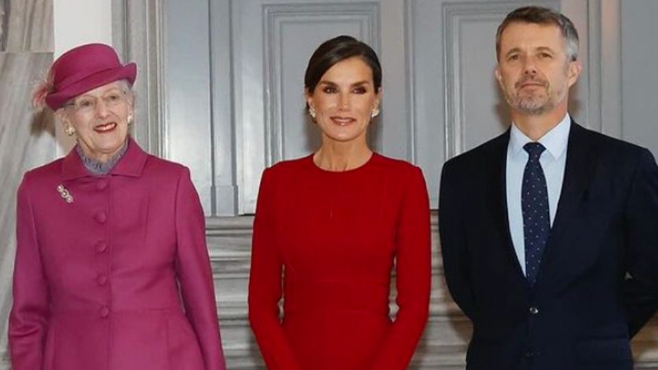 El outfit de la Reina Letizia es el ejemplo perfecto para vestir formal en época de frío