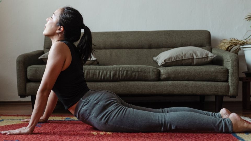 La yoga es perfecta para trabajar el abdomen y la cintura