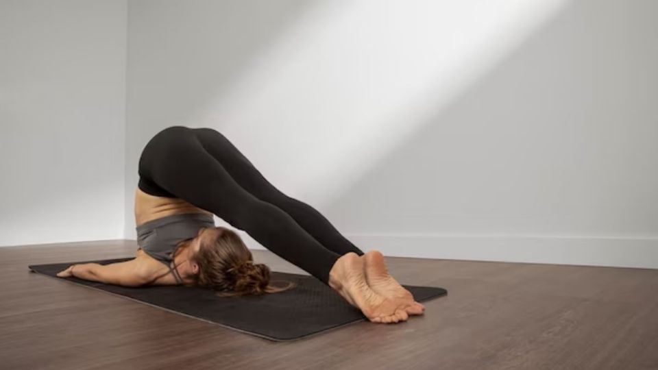 Las posturas de yoga para expulsar gases por problemas gastrointestinales