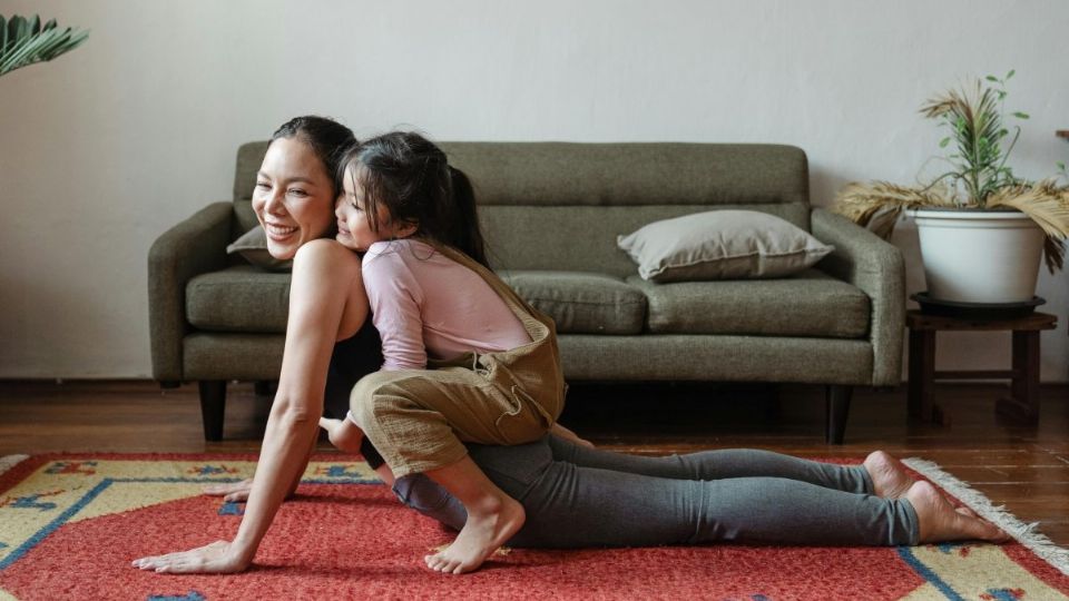 La yoga es ideal para hacer ejercicio con tus hijos